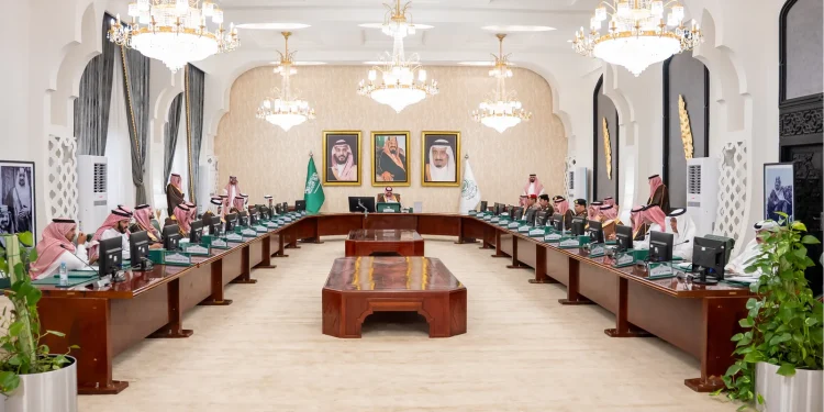 محافظ الطائف يناقش استعدادات اليوم الوطني الـ96 ويسلّم 396 وحدة سكنية لمستفيدي الإسكان التنموي