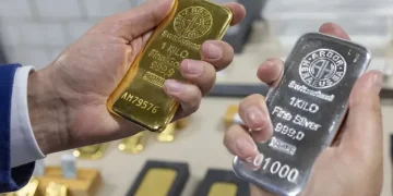 الذهب يتراجع 0.3% مع تزايد توقعات رفع الفائدة الأمريكية