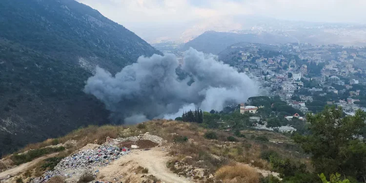 12 قتيلاً في غارات إسرائيلية على جنوب لبنان بينهم طفلان ومسعف