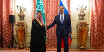 فيصل بن فرحان يبحث مع لافروف في موسكو تعزيز العلاقات السعودية الروسية