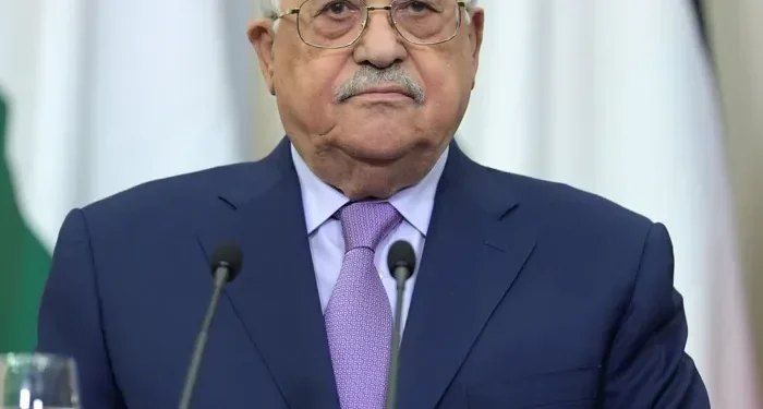عباس يدين الاعتداءات على المملكة ويؤكد تضامن فلسطين معها