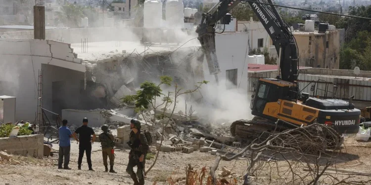 الاحتلال يهدم منازل ومنشآت فلسطينية في جنين والقدس