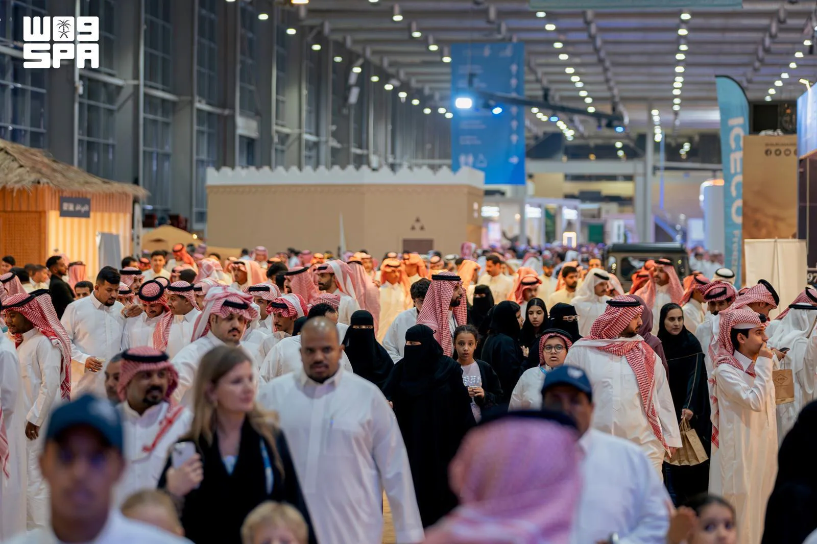 صورة من الألبوم