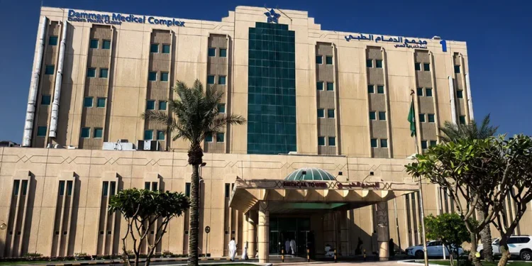 مجمع الدمام الطبي يفتتح 3 غرف عمليات مسائية لتقليص قوائم الانتظار
