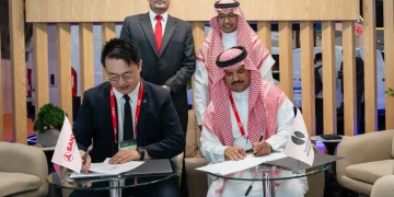 «الخريف التجارية» توقّع اتفاقية وكالة حصرية لرؤوس شاحنات «ساني» الثقيلة في المملكة