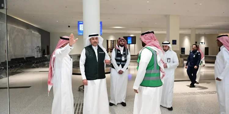 وزير النقل يتفقّد مطار الجوف الدولي ويستعرض مستوى الخدمات والعمليات التشغيلية