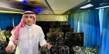 تعليم الطائف يُدشّن أسطولاً من 202 حافلة ويتابع مؤشرات الأداء من غرفة الحالة