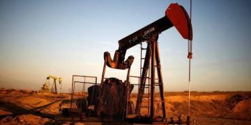 النفط يقفز قرابة 3 دولارات وبرنت يتجاوز 108 دولارات للبرميل