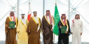 الأمير فيصل بن سلمان يستقبل وزير المواصلات والاتصالات البحريني رئيس مجلس أمناء “دراسات” ويشهد توقيع مذكرة تفاهم