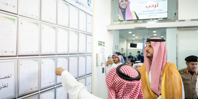 محافظ الطائف يزور جمعية أمراض وغسيل الكلى ويُشيد بخدماتها لـ 300 مريض