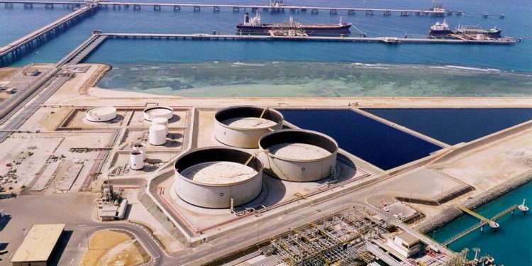 أبعد من السعودية.. كيف يدفع العالم فاتورة تعطل خط «شرق – غرب»؟