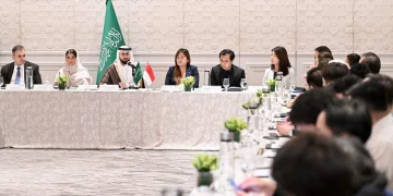 الغذاء والدواء تعقد طاولة مستديرة مع شركات سنغافورية لاستكشاف فرص الاستثمار