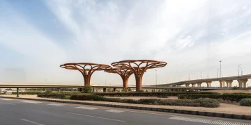 فن الرياض يُحيي اليوم الوطني بأعمال تحوّل الشوارع إلى ذاكرة وطنية
