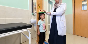 سوء التغذية يهدد نمو أطفال غزة وسط نقص الغذاء والعلاج