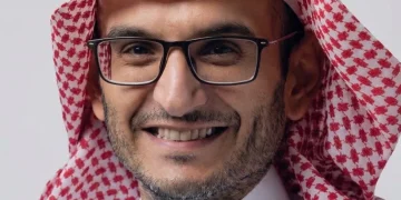 استشاري طب الأسرة يحذر: التوتر يفتح الشهية ويرفع الكورتيزول ويزيد تخزين دهون البطن