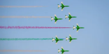 سماء ملهم تتزيّن بالأخضر.. اليوم الأول من احتفالات اليوم الوطني يجمع المقاتلات والمروحيات والناقلات الوطنية فوق الرياض