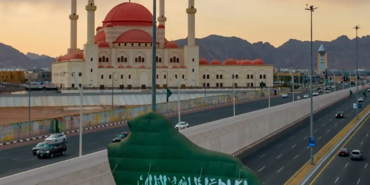حائل تتوشح بالأعلام والمجسمات احتفاءً باليوم الوطني