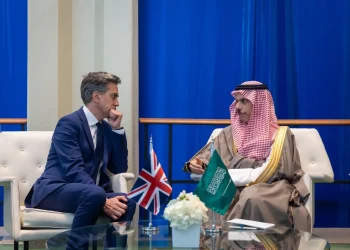 وزير الخارجية يلتقي نظيره البريطاني