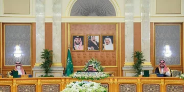 مجلس الوزراء يعدّل قواعد معاملة موظفي قطاعات التخصيص ويضمن اتصال خدمتهم
