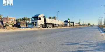 قافلة سعودية جديدة تصل دير البلح بسلال غذائية وخيام من مركز الملك سلمان لإغاثة غزة