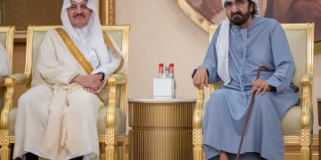 أمير المنطقة الشرقية ينقل تعازي القيادة في وفاة الشيخ أحمد بن راشد آل مكتوم