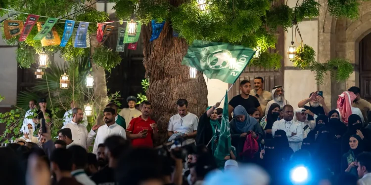 جماهير «خليجي 27» تساند منتخباتها من جدة التاريخية