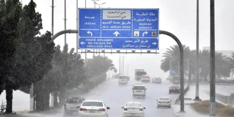 أمطار خفيفة ورياح نشطة على العاصمة المقدسة والجموم
