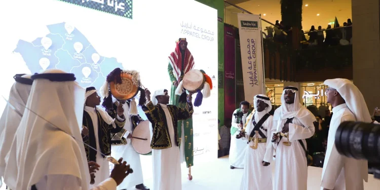 «أباريل» تحتفي باليوم الوطني في بارك أفنيو بالرياض.. وسحب على سيارتين