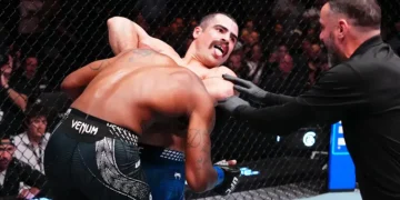 57 ثانية تحسم مواجهة الشرطي والسجين السابق.. هيرنانديز يحقق فوزه الأول في UFC