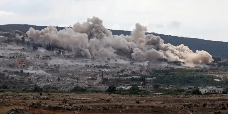 الجيش الإسرائيلي ينفذ تفجيراً ضخماً في بلدة المنصوري جنوب لبنان