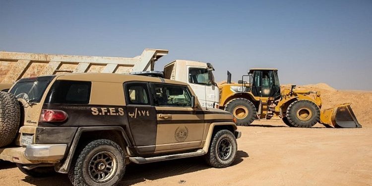 القوات الخاصة للأمن البيئي تضبط 3 مقيمين يمنيين استغلوا الرواسب في الرياض
