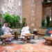 ولي العهد يلتقي الشيخ منصور بن زايد آل نهيان
