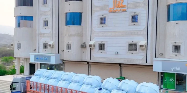 جمعية البر بحقال توزع 350 خزان مياه على أسر محتاجة بدعم «سقاية الخيرية»