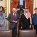 وزير الخارجية يلتقي رئيس لجنة العلاقات الخارجية بمجلس الشيوخ الأمريكي ونائبته