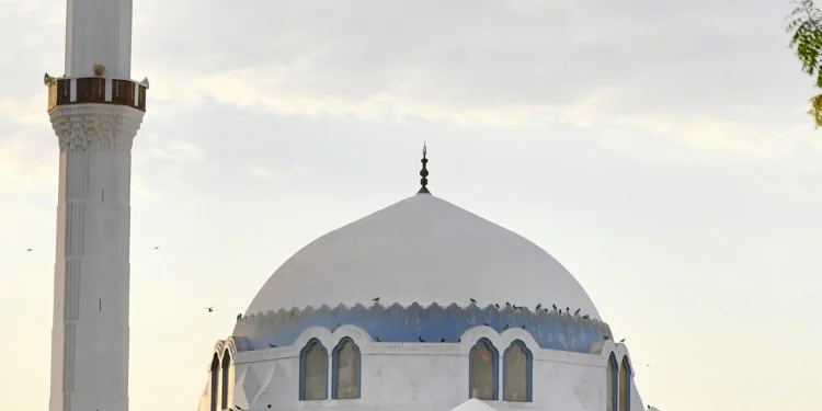 دارة الملك عبدالعزيز تنشر خريطة توثق مساجد صلى فيها النبي بالمدينة المنورة
