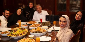10 نصائح لضبط السكر خلال التجمعات العائلية