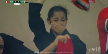 دموع طفلة يمنية تختصر فرحة الفوز التاريخي على البحرين في «خليجي 27»