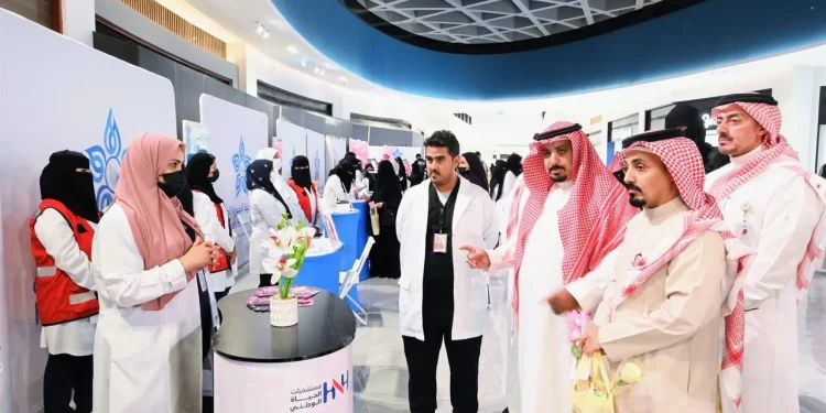 تجمع المدينة المنورة الصحي يدشّن «دربك وردي» للتوعية بسرطان الثدي