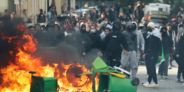 اعتقال 1747 شخصاً في احتجاجات الطلاب بفرنسا.. وتعطل 700 مدرسة
