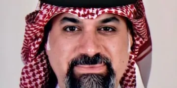 استشاري يفنّد ادعاءات أضرار رش العطر على الرقبة: لا طريق مختصر إلى الغدة الدرقية