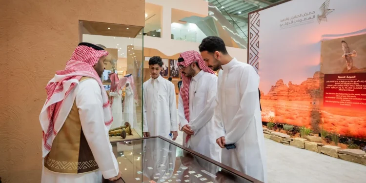 متحف “شلايل” يوثّق علاقة ملوك المملكة بالصقور عبر صور ومقتنيات تاريخية