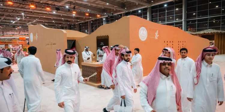“عزٍّ يورّث”.. جناح بوابة الدرعية يستحضر تاريخ حيّ الطريف في معرض الصقور والصيد