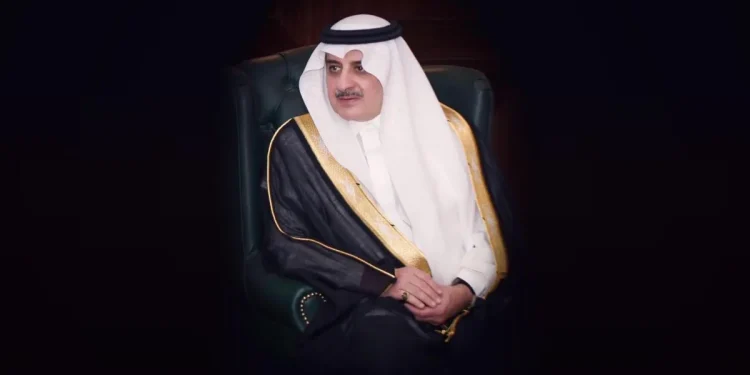 أمير تبوك يواسي العميد بندر الشيباني في وفاة والده