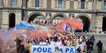 مئات يتظاهرون في باريس رفضاً لدعم أوكرانيا ومطالبةً بخروج فرنسا من الناتو