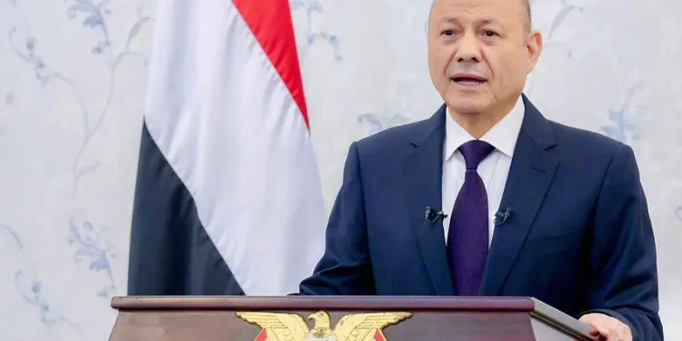 العليمي يُعلن بدء عمليات عسكرية لاستعادة الأراضي اليمنية ويدعو الحوثيين لإلقاء السلاح