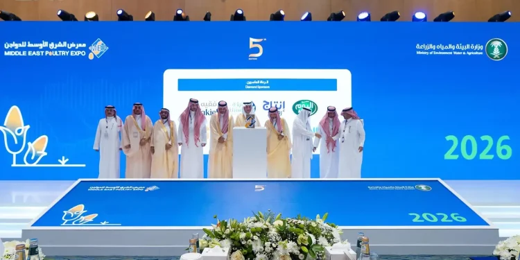 وزير البيئة يدشّن معرض الشرق الأوسط للدواجن 2026 باتفاقيات بـ2.574 مليار ريال