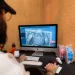 الطباعة ثلاثية الأبعاد تحول صور زوار معرض الصقور والصيد إلى مجسمات