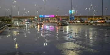 أمطار خفيفة إلى متوسطة تهطل على أنحاء متفرقة من مكة المكرمة