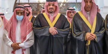 نائب أمير الرياض يؤدي صلاة الميت على عبدالرحمن المقيرن