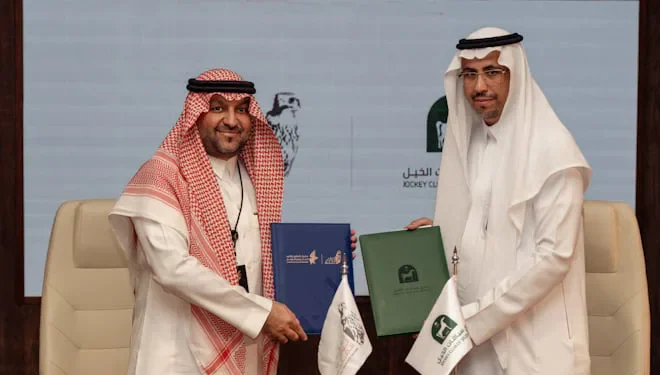 نادي سباقات الخيل والمركز الوطني للصقور يوقّعان مذكرة تفاهم لصون الموروث الثقافي